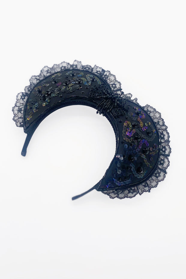 Black Vermicelli Embroidered Heart Crown